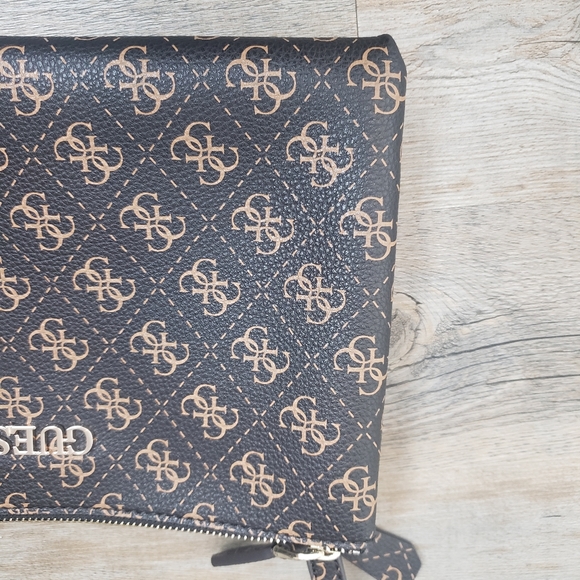 GUESS | Crossbody Adjustable Strap Womens Purse - Picture 3 of 13